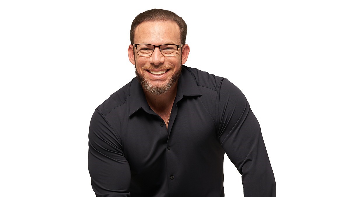 Bernard Kizer presentando en conferencia médica